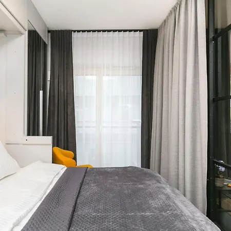 Luxury Mennica 华沙